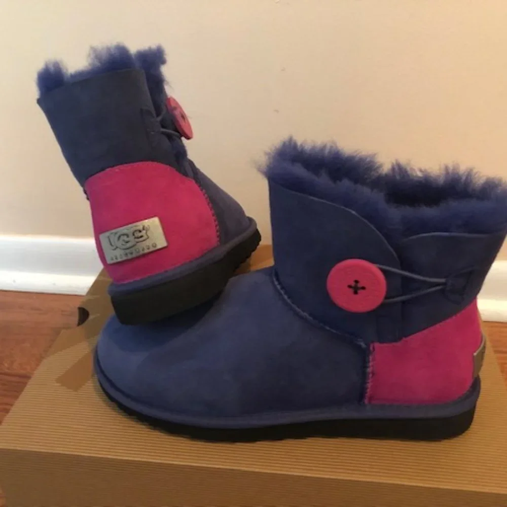 UGG Mini Bailey Button Shearling Boots. Real sheepskin boot. Size: 3